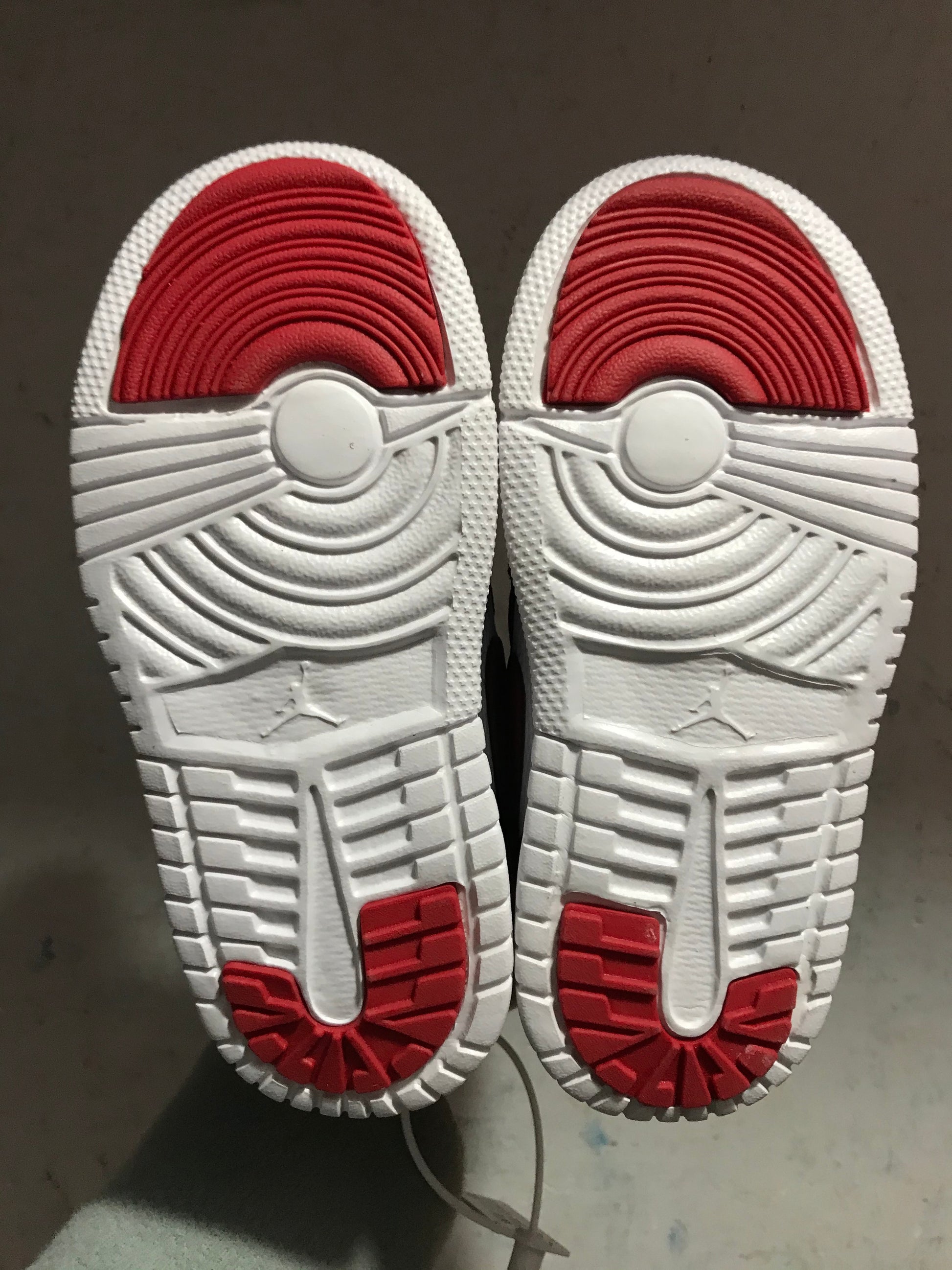 Jordan high top elastic band" white, black, red"
