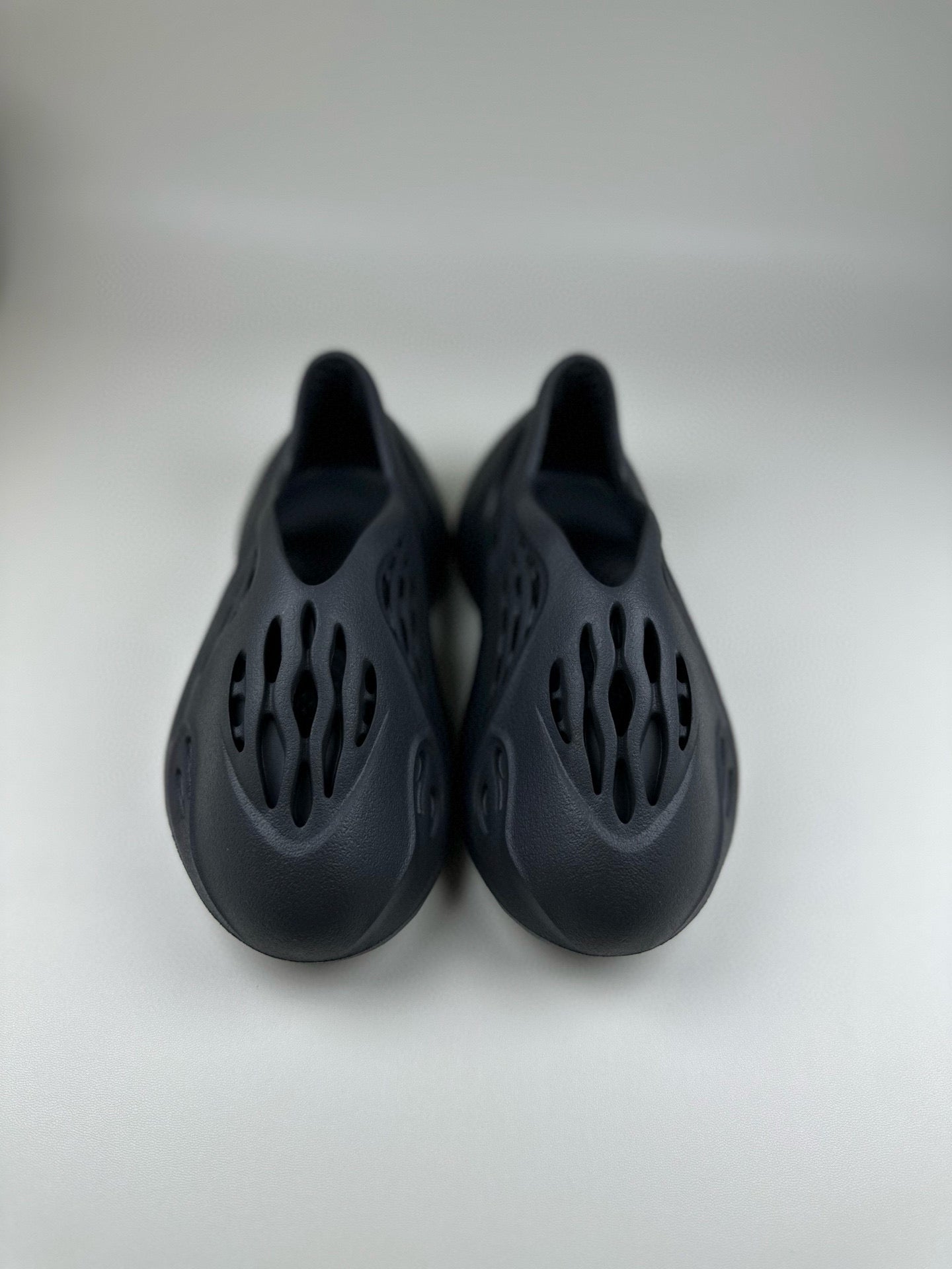 Coconut Crocs" black"
