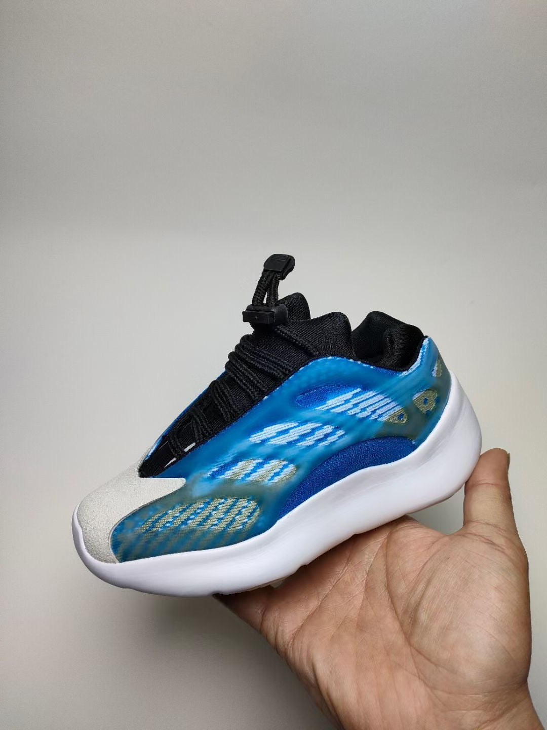 Luminous version! 700 Yeezy V3 dad shoes" blue"