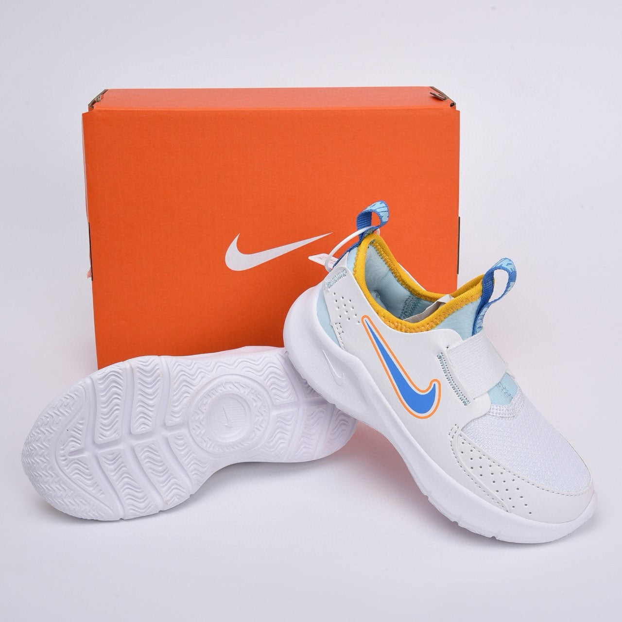 Nike slip-on running shoes"  white, light blue"