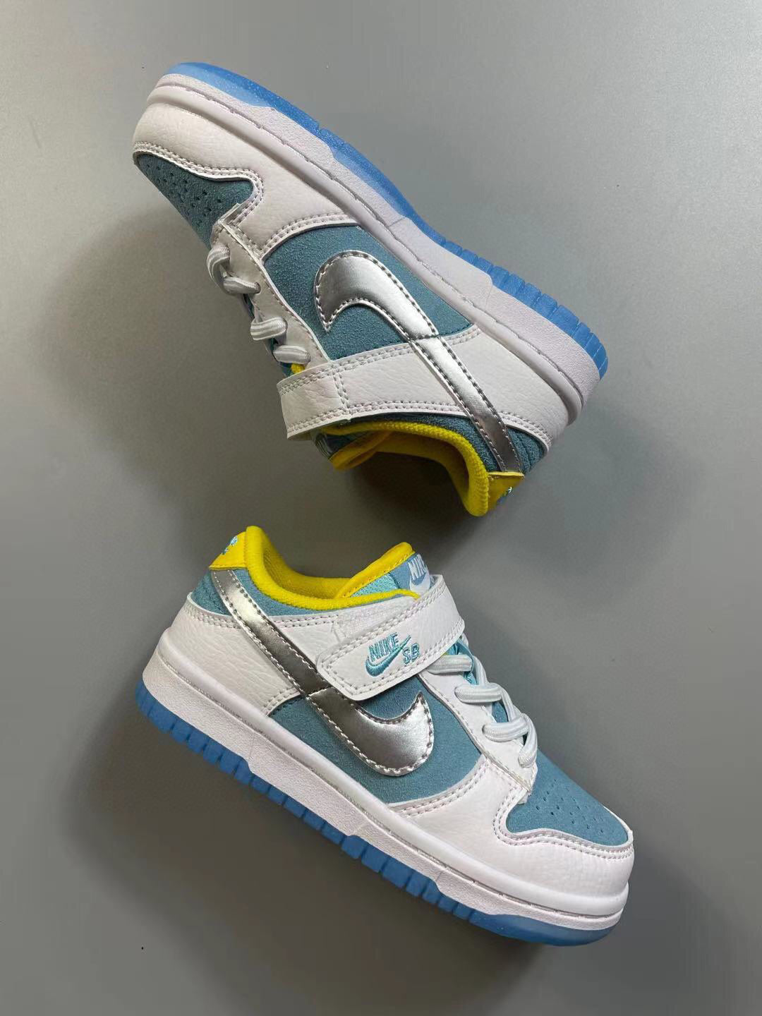 Nike SB single buckle sneakers" white, blue"
