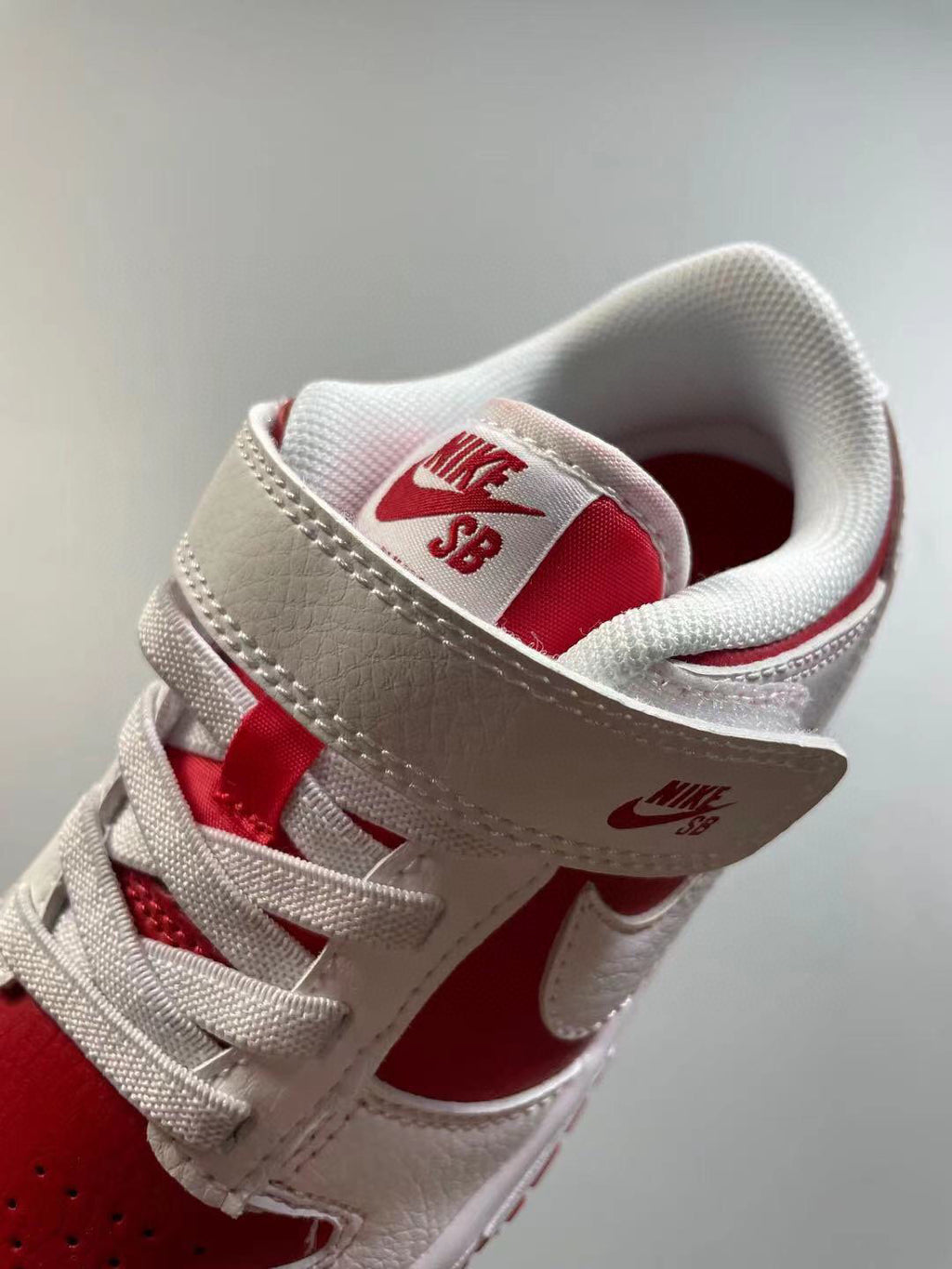 Nike SB single buckle sneakers" white, red"