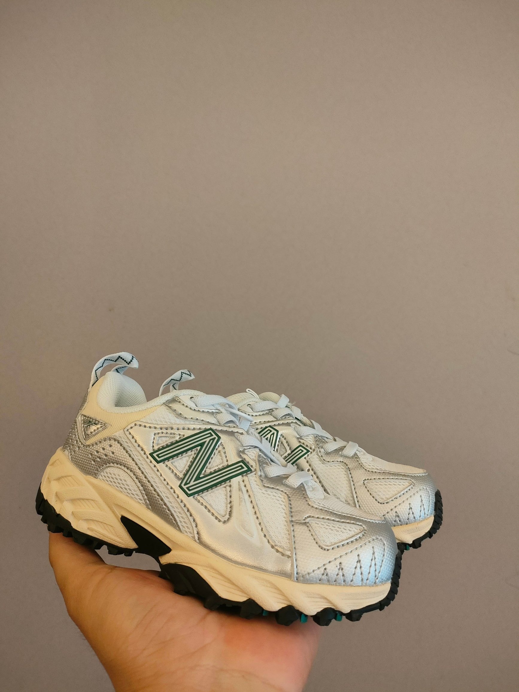 NB610 children's outdoor shoes" silver"
