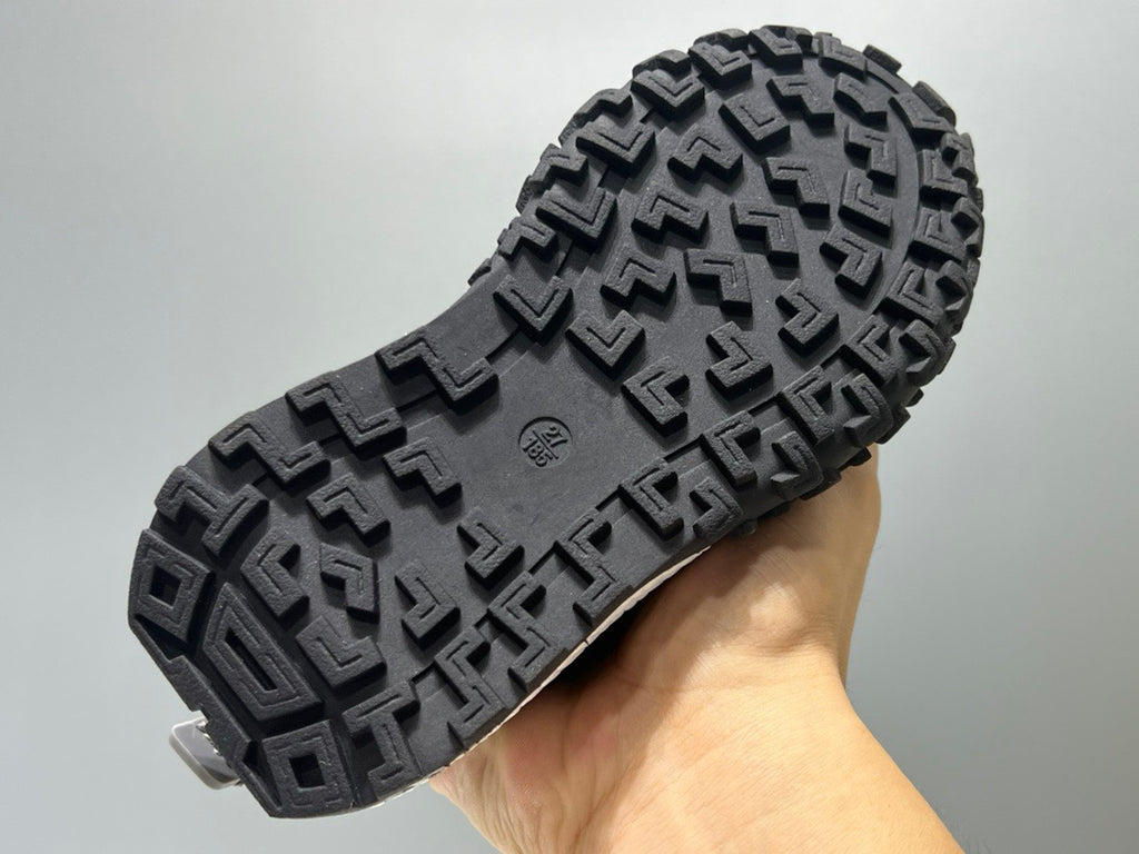 Nike's new tire-soled Velcro children's shoes " black"