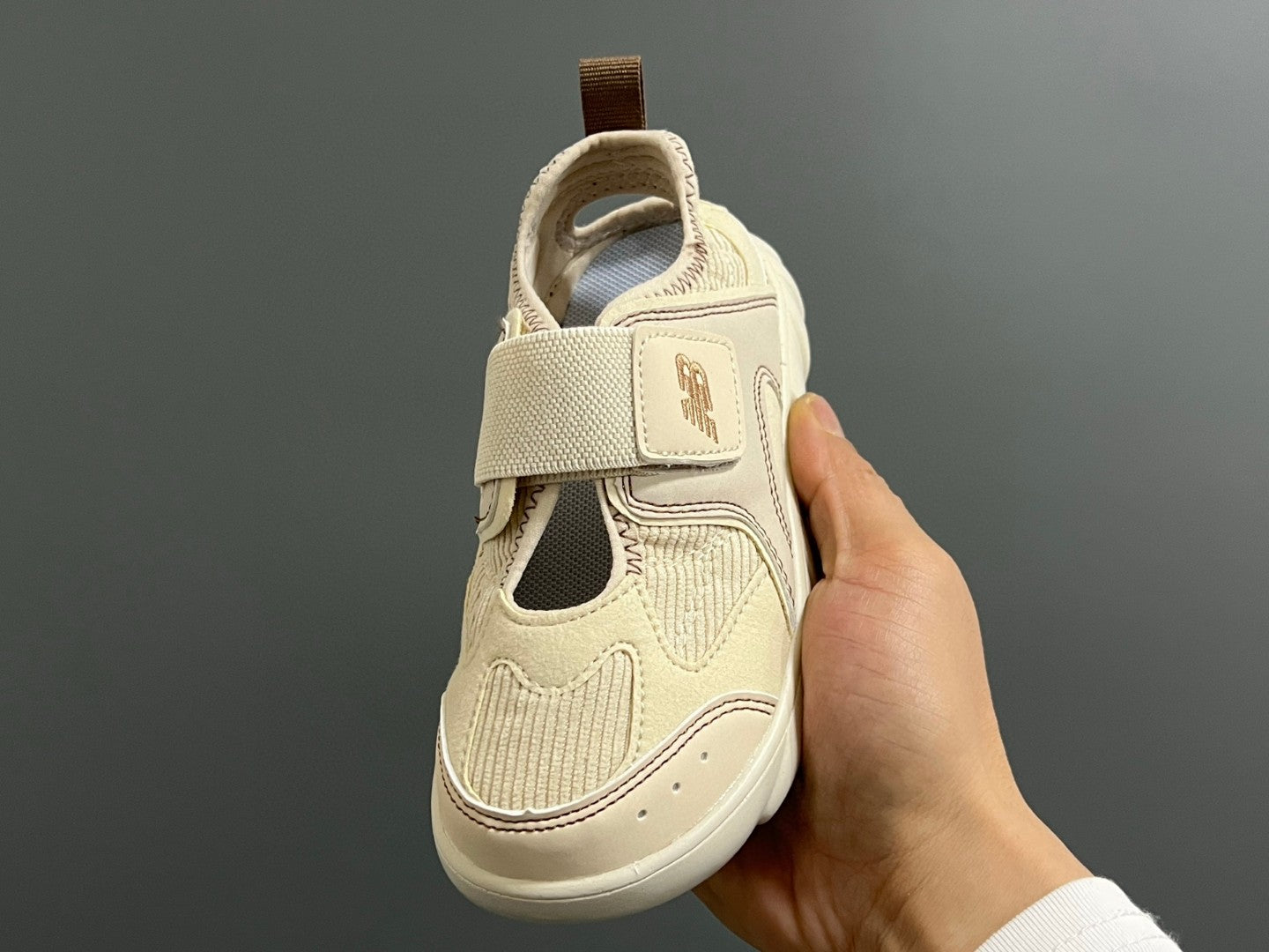 NB new 920 Mary Jane mesh stitching Velcro children's sandals" light beige"