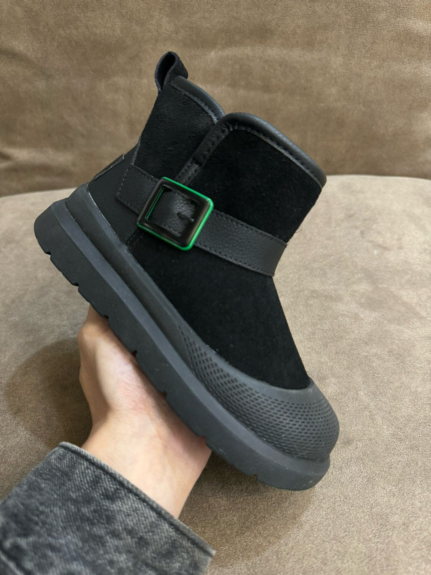 U-GG leather buckle mid-cut" black"