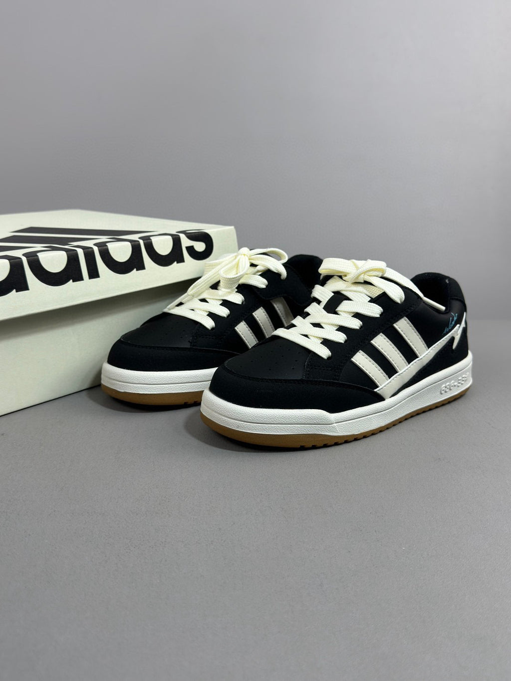 Adidas WCARD ADV classic retro sneakers" black"