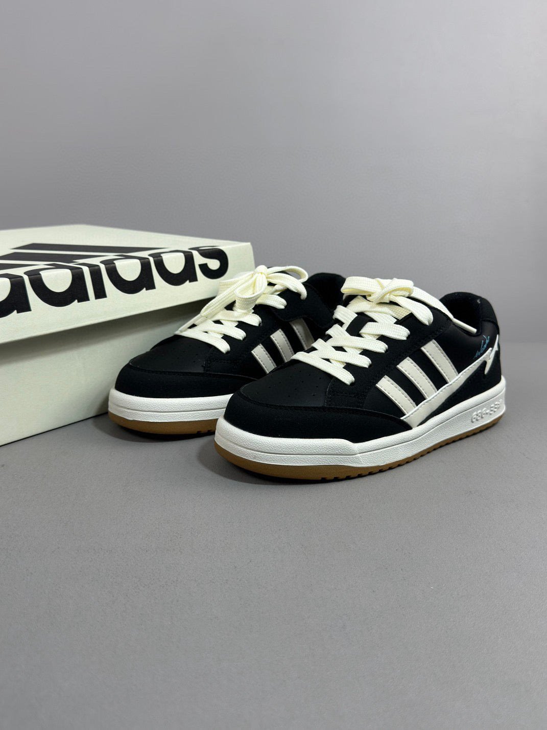Adidas WCARD ADV classic retro sneakers" black"