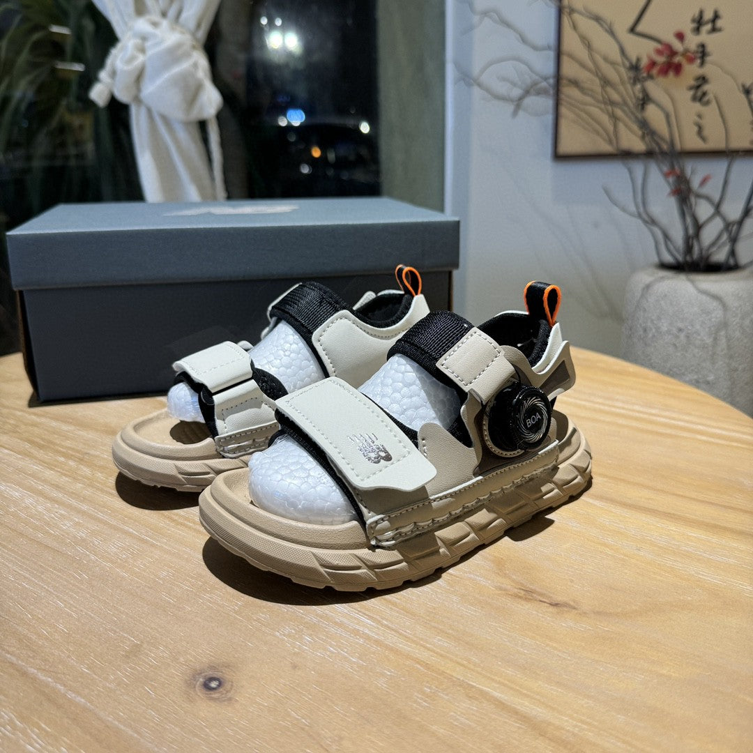 NB lock Velcro sandals" beige"