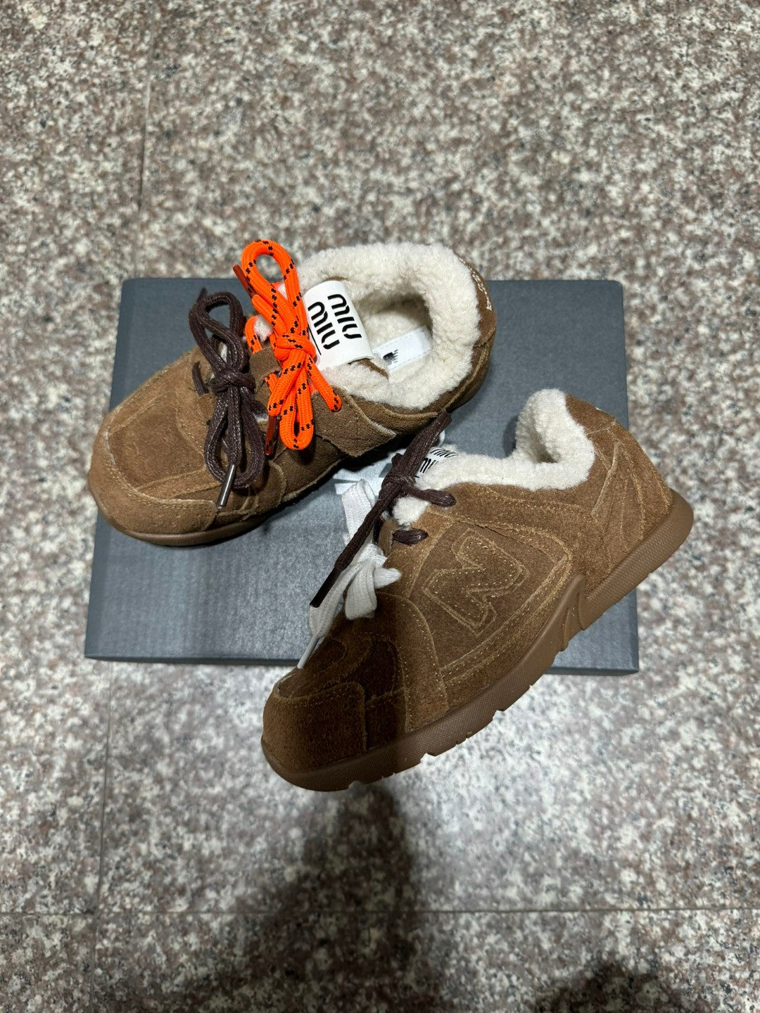 NB 530 miumiu velvet co-branded children's shoes" brown"