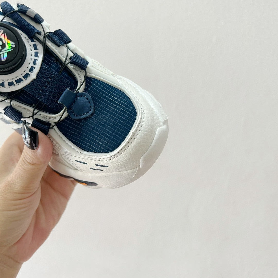 Trefoil rotating button children's shoes " white"