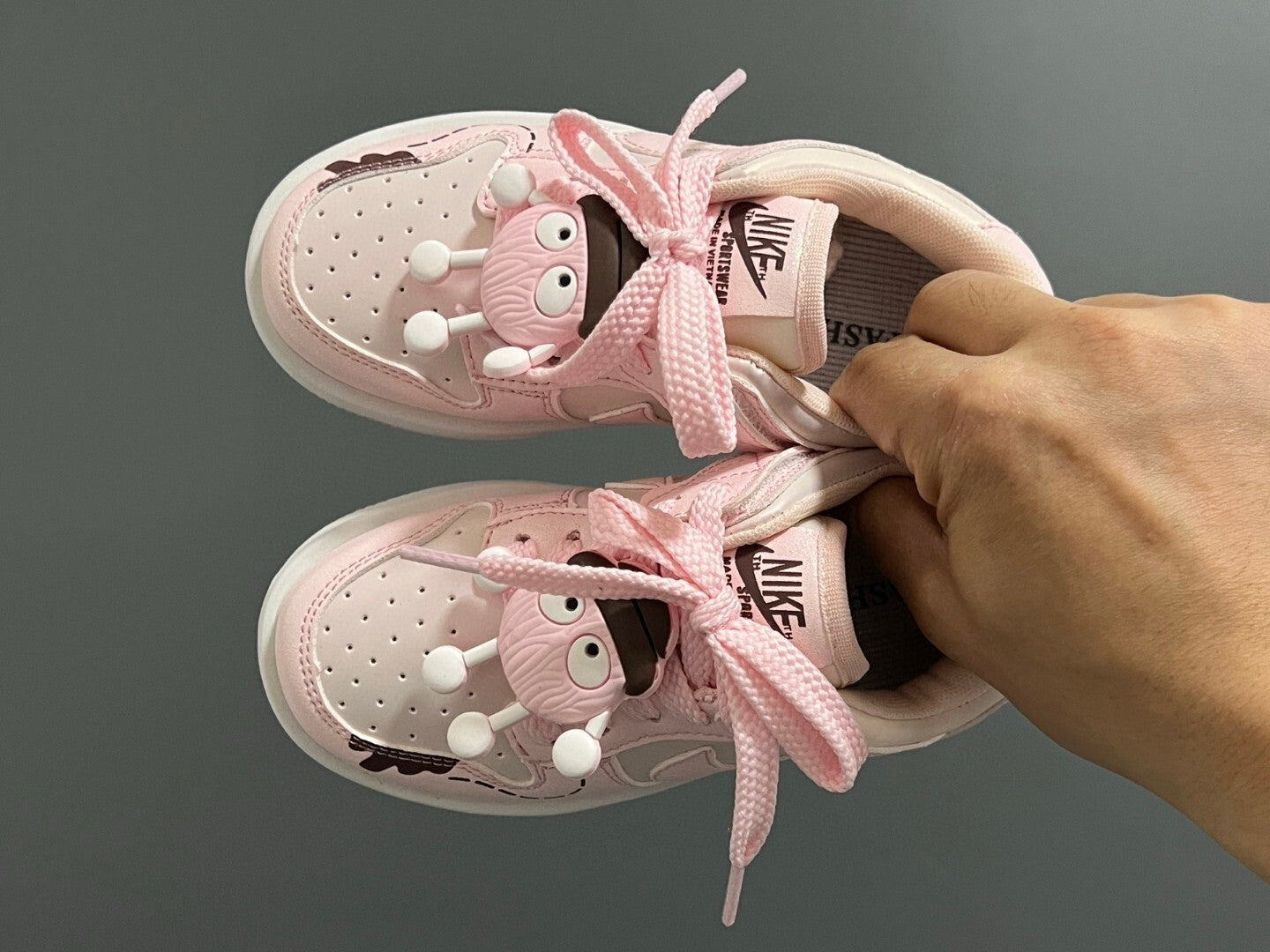 S-shaped low-top co-branded cartoon Velcro " Pink"