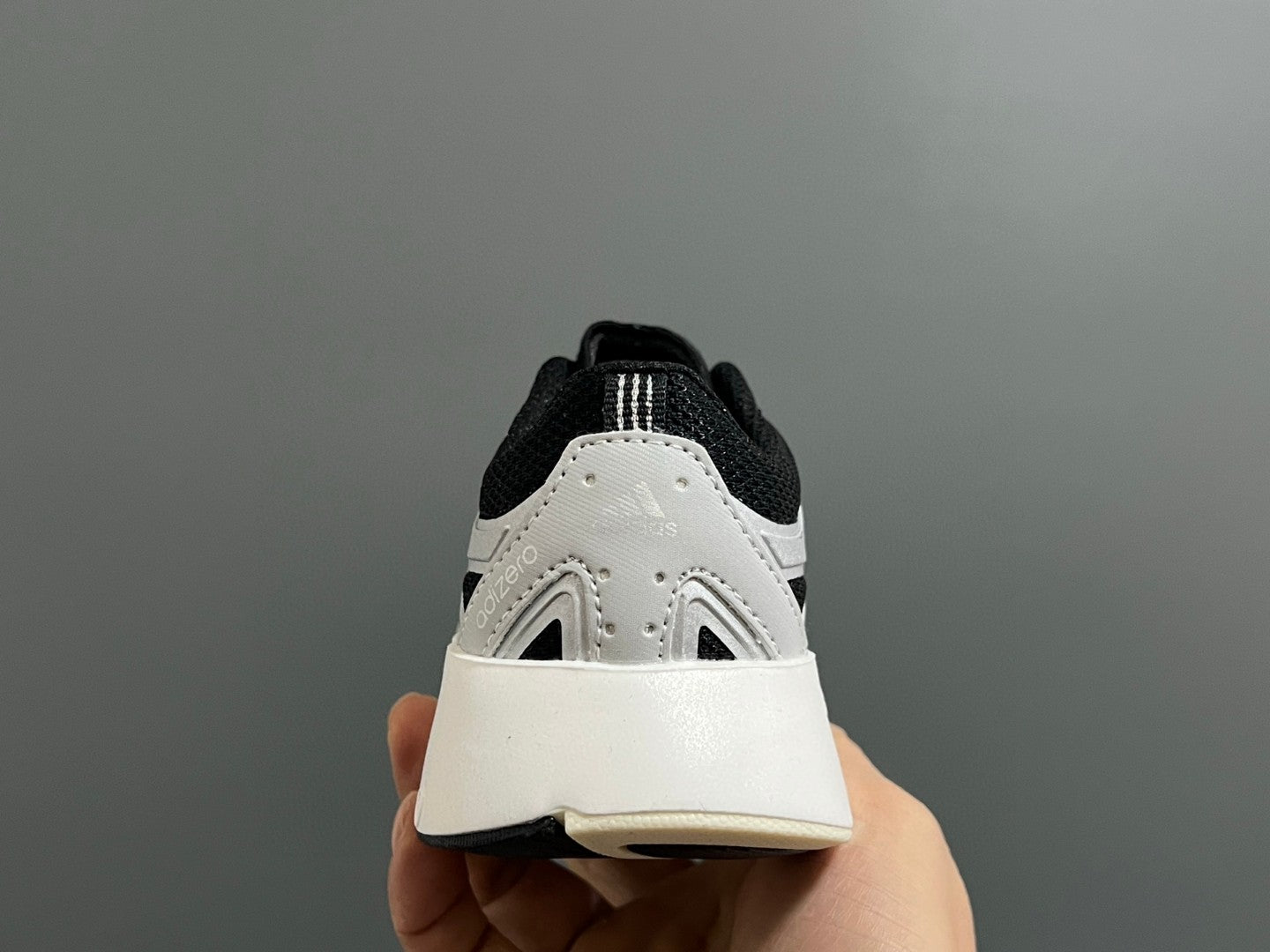 A's new children's shoelace buckle swing sports shoes" white, black"