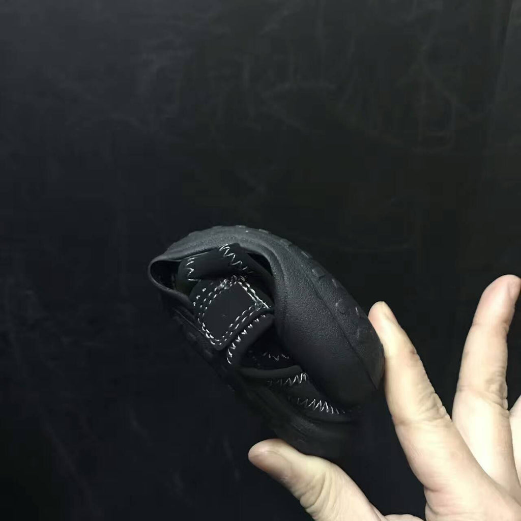 Nike children's closed toe sandals " black"