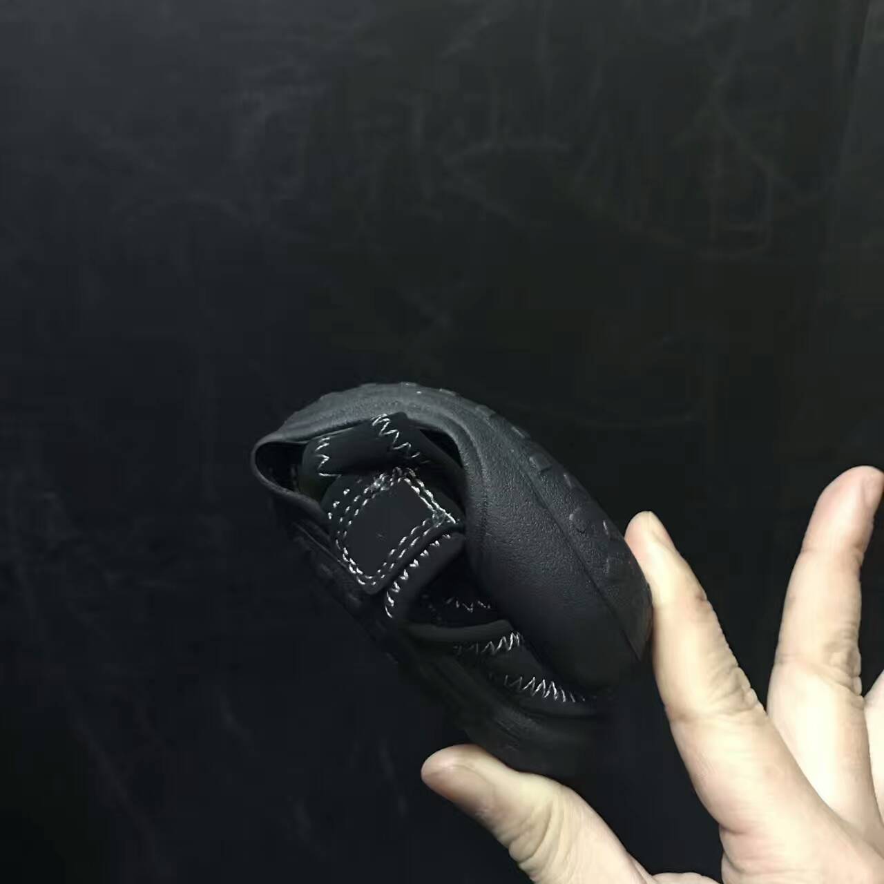 Nike children's closed toe sandals " black"