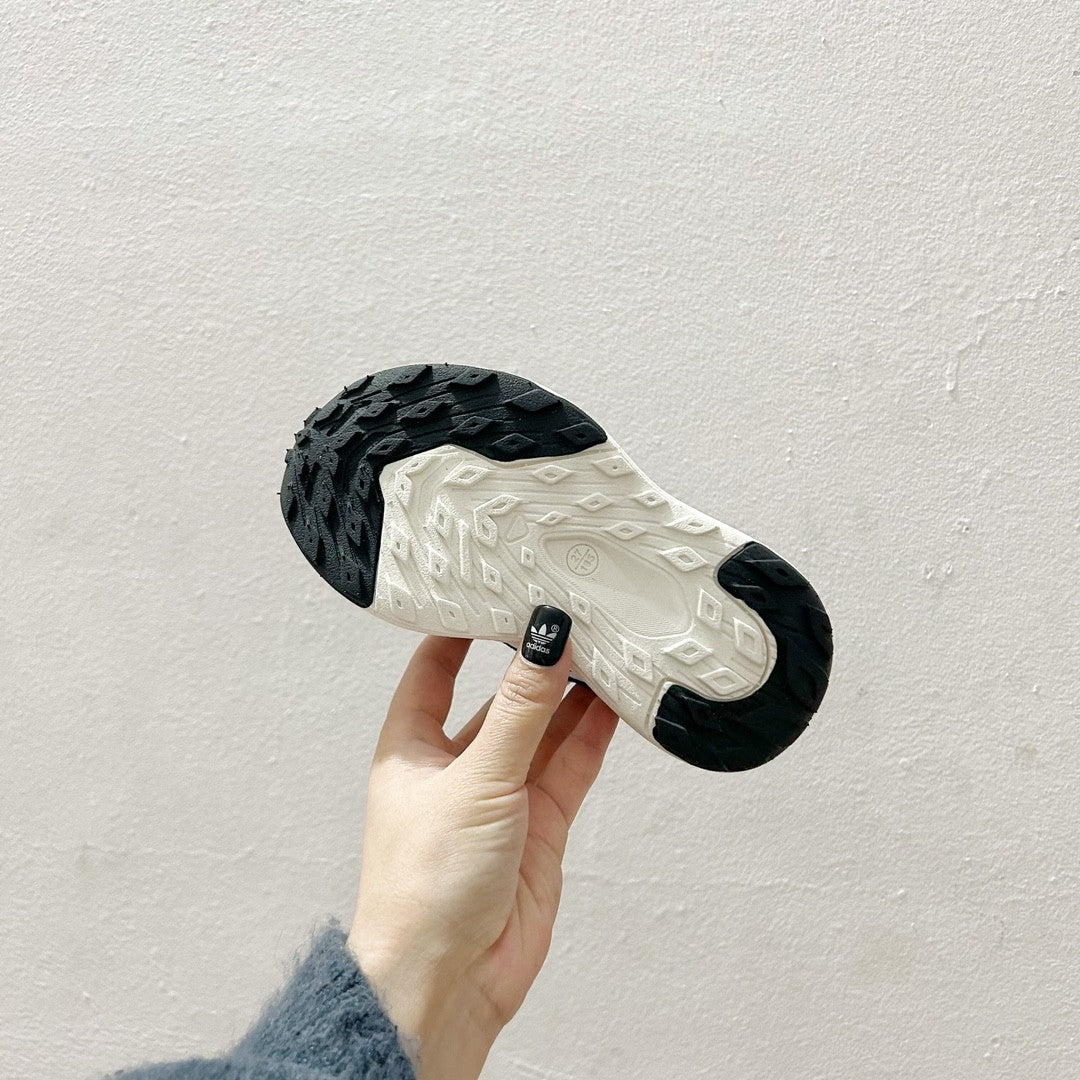 Adidas twist button mesh children's" black, white"