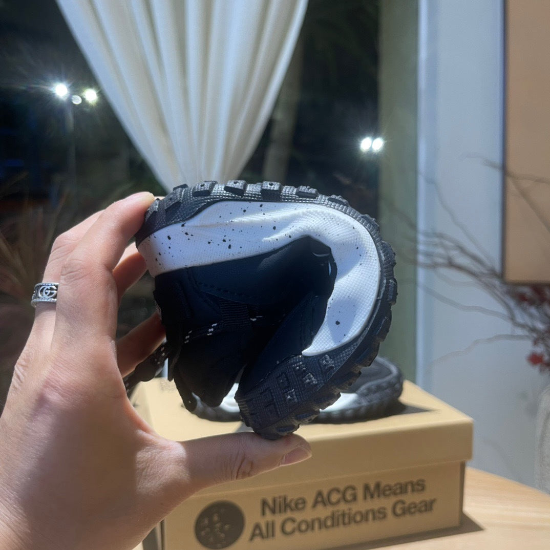 Nike ACG outdoor hiking shoes" black"