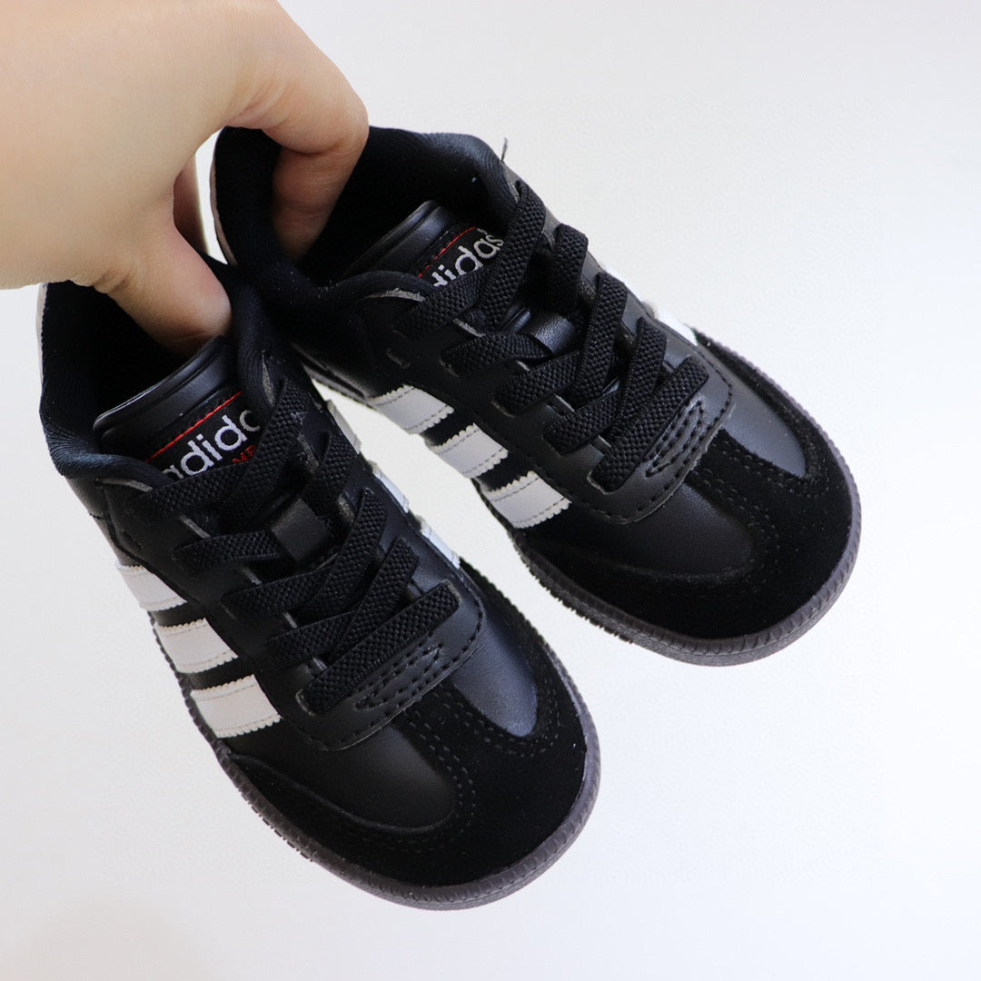 Adidas children's training shoes" black"