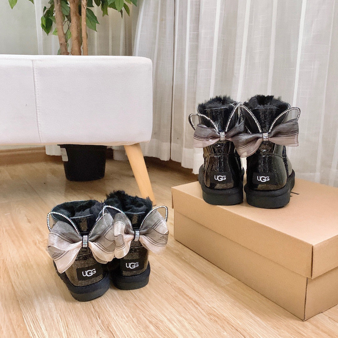 UGG Bear Snow Boots  " black"