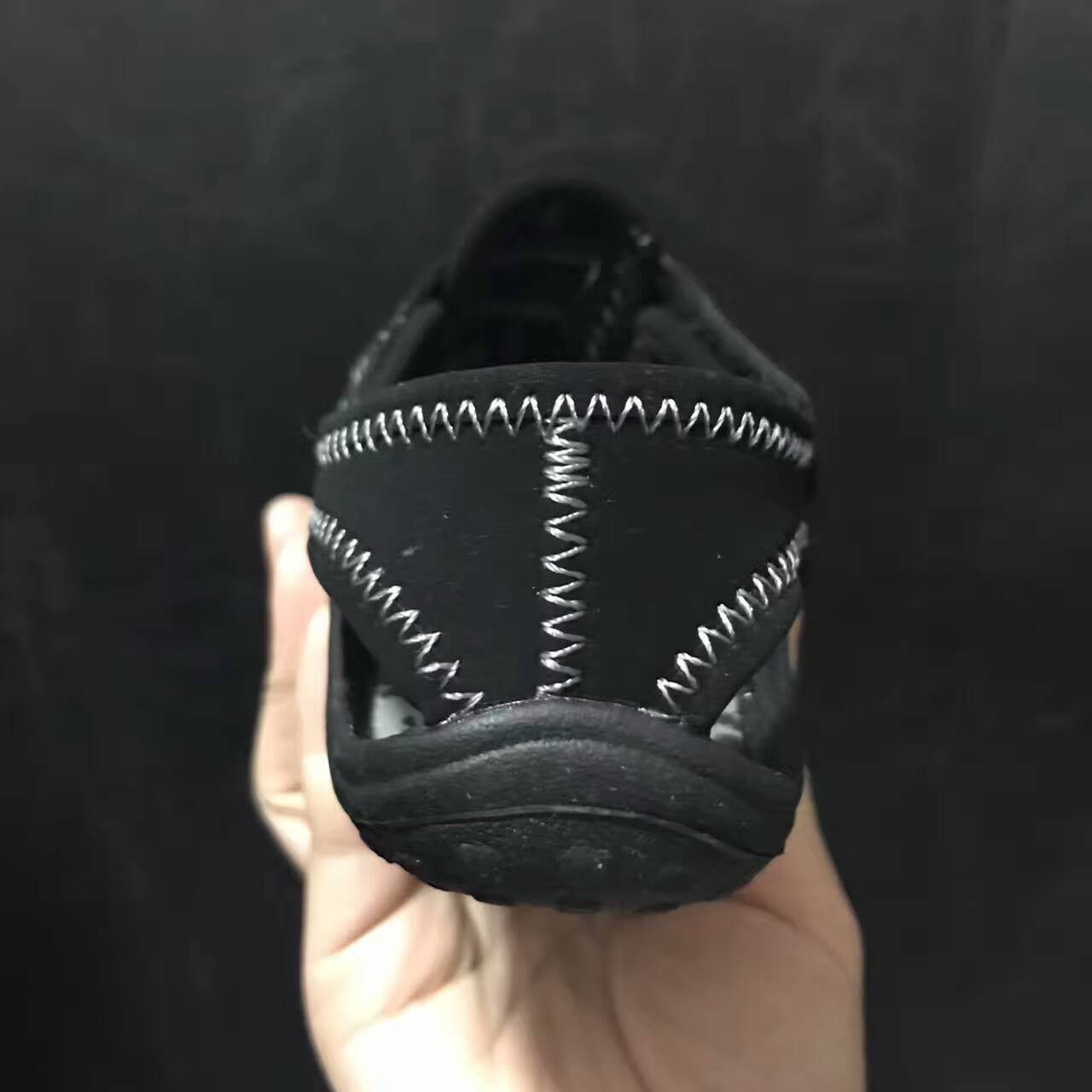 Nike children's closed toe sandals " black"