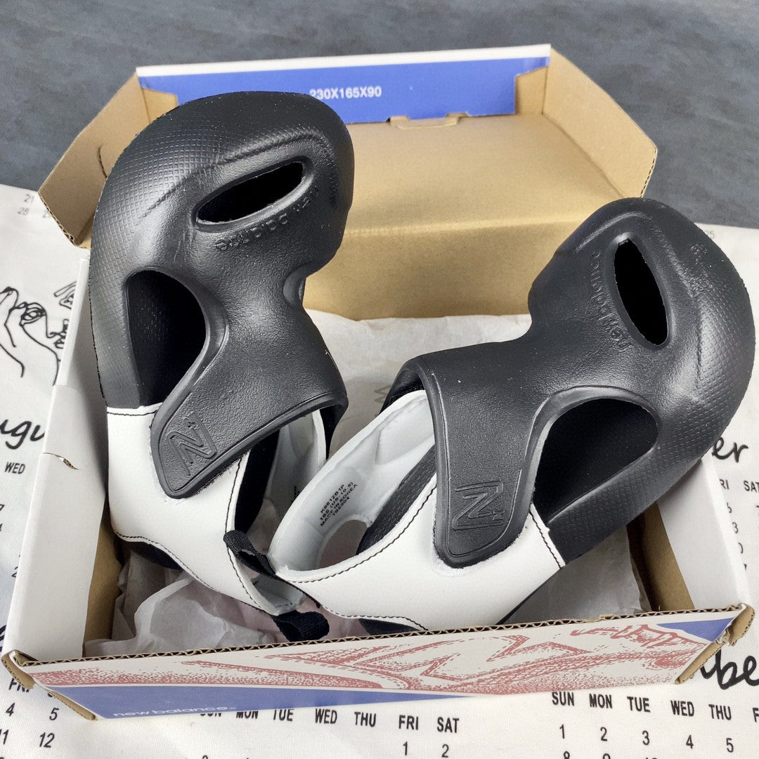 NB airplane hole shoes" BLACK"