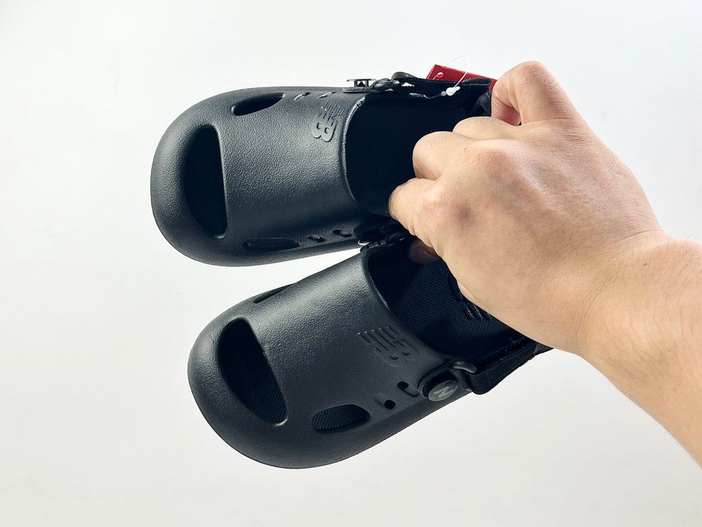 NB hole two-way sandals" black"