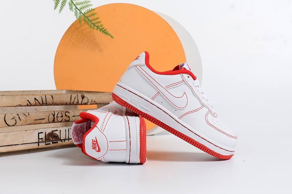 Air Force low-top lace-up sneakers" white, red"
