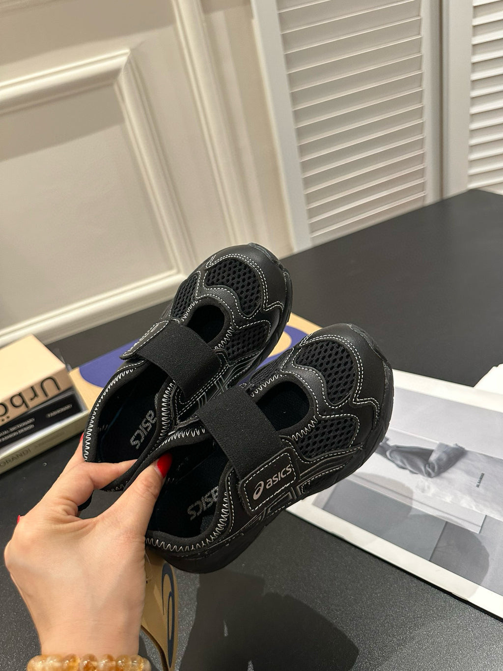 YSS closed toe sandals" black"