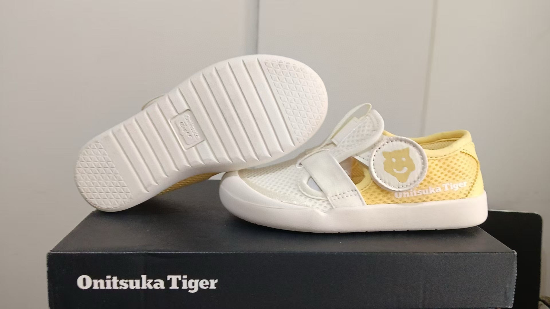 YSS Onitsuka mesh bread head sandals" white, yellow"