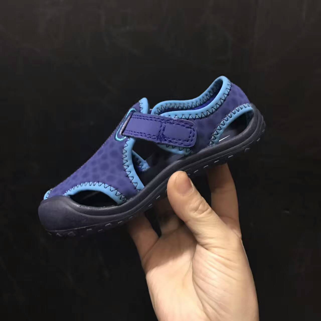 Nike children's closed toe sandals " dark blue"