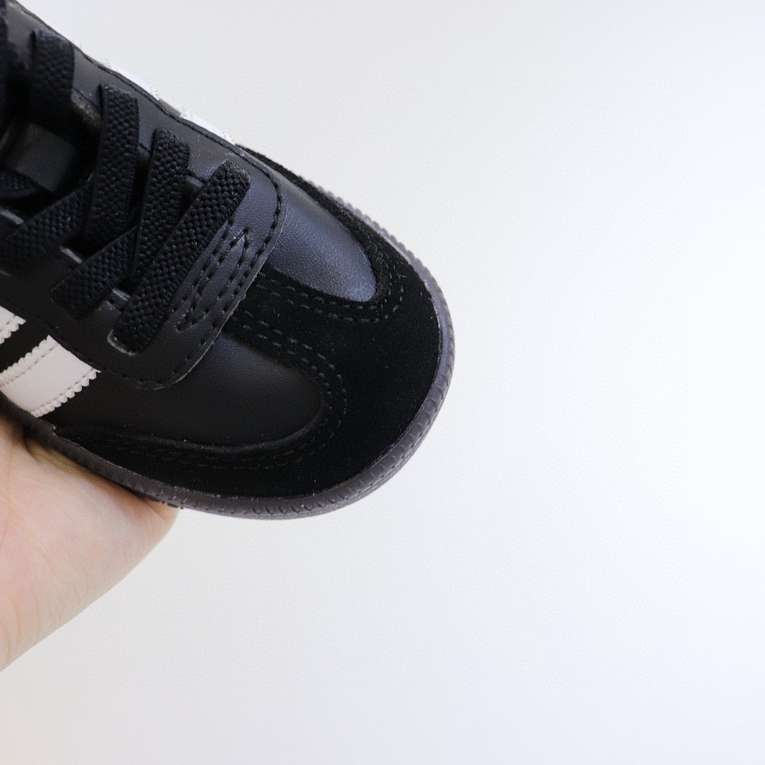 Adidas children's training shoes" black"