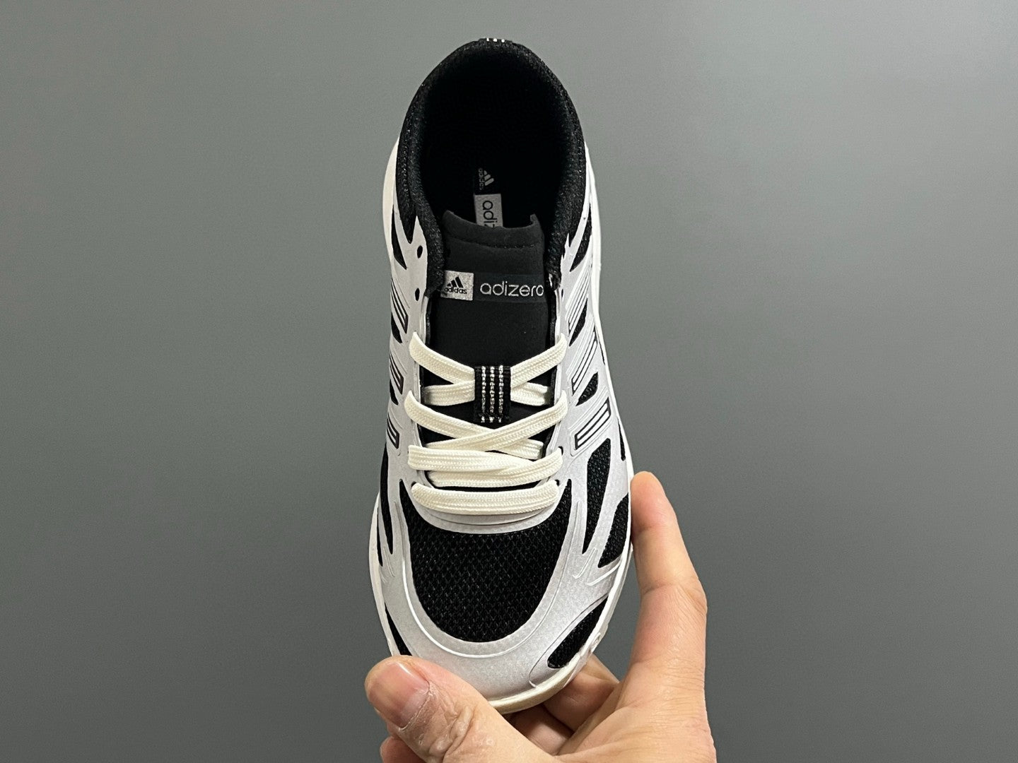 A's new children's shoelace buckle swing sports shoes" white, black"