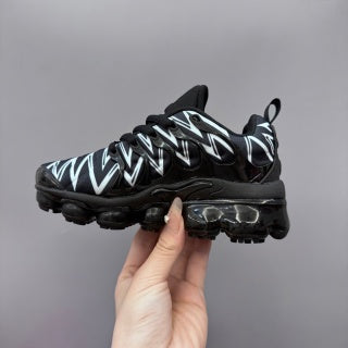 Nike AIR MAX plus full-length air cushion children's sports shoes "black with white lines"