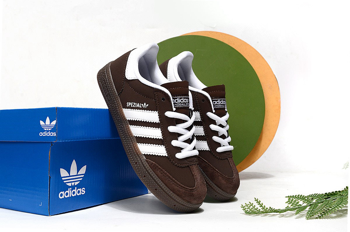 Adidas Dexter III children's shoes" brown"