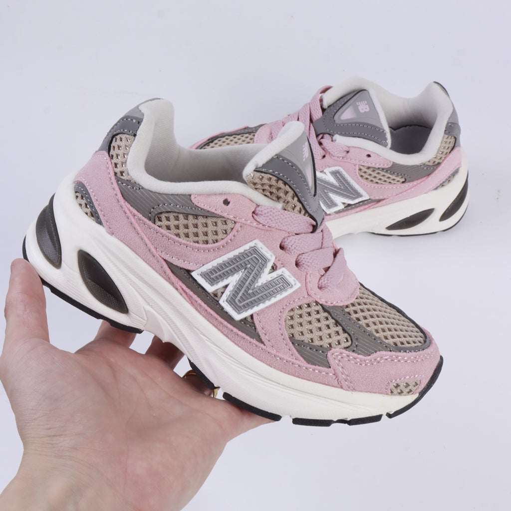 N 2010 children's shoes "A light, pastel lavender black"