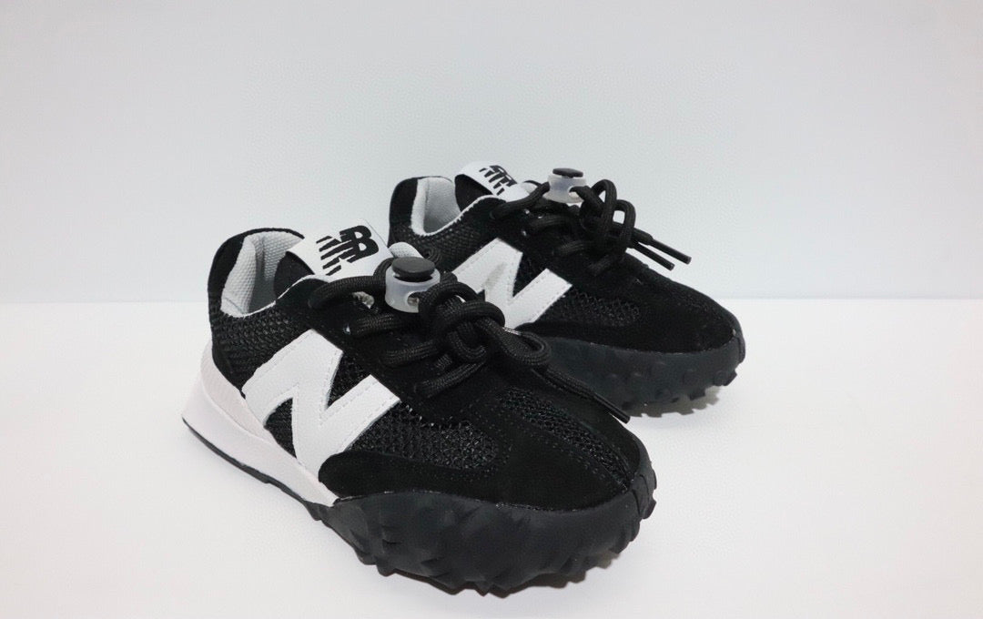 N official website synchronized parallel bars sandals " black, white"