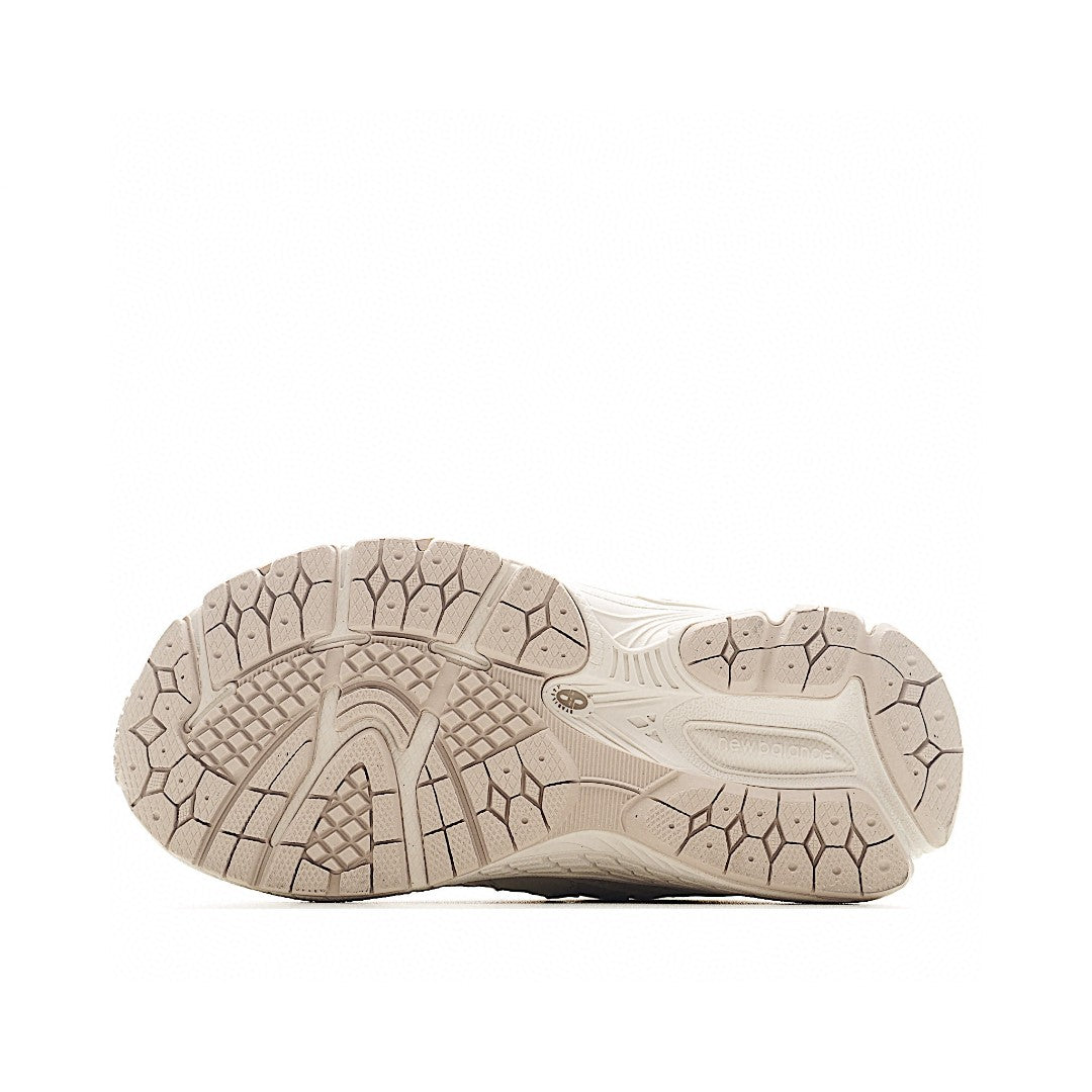 NB 2002 Velvet Elastic Velcro Children's Shoes" Cream"