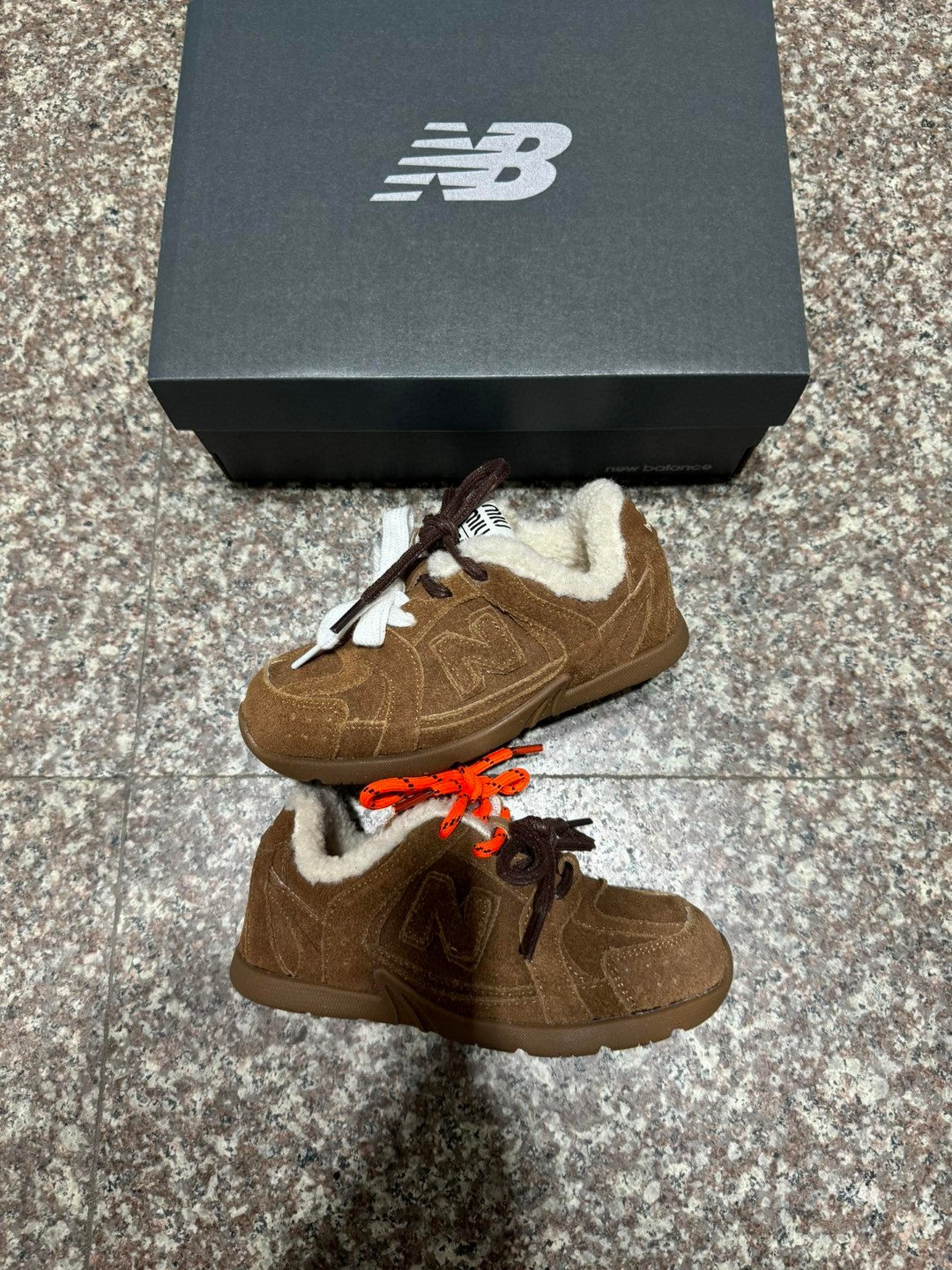 NB 530 miumiu velvet co-branded children's shoes" brown"
