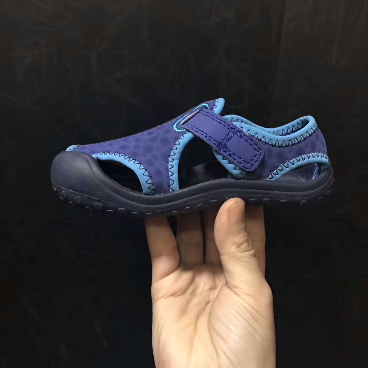 Nike children's closed toe sandals " dark blue"