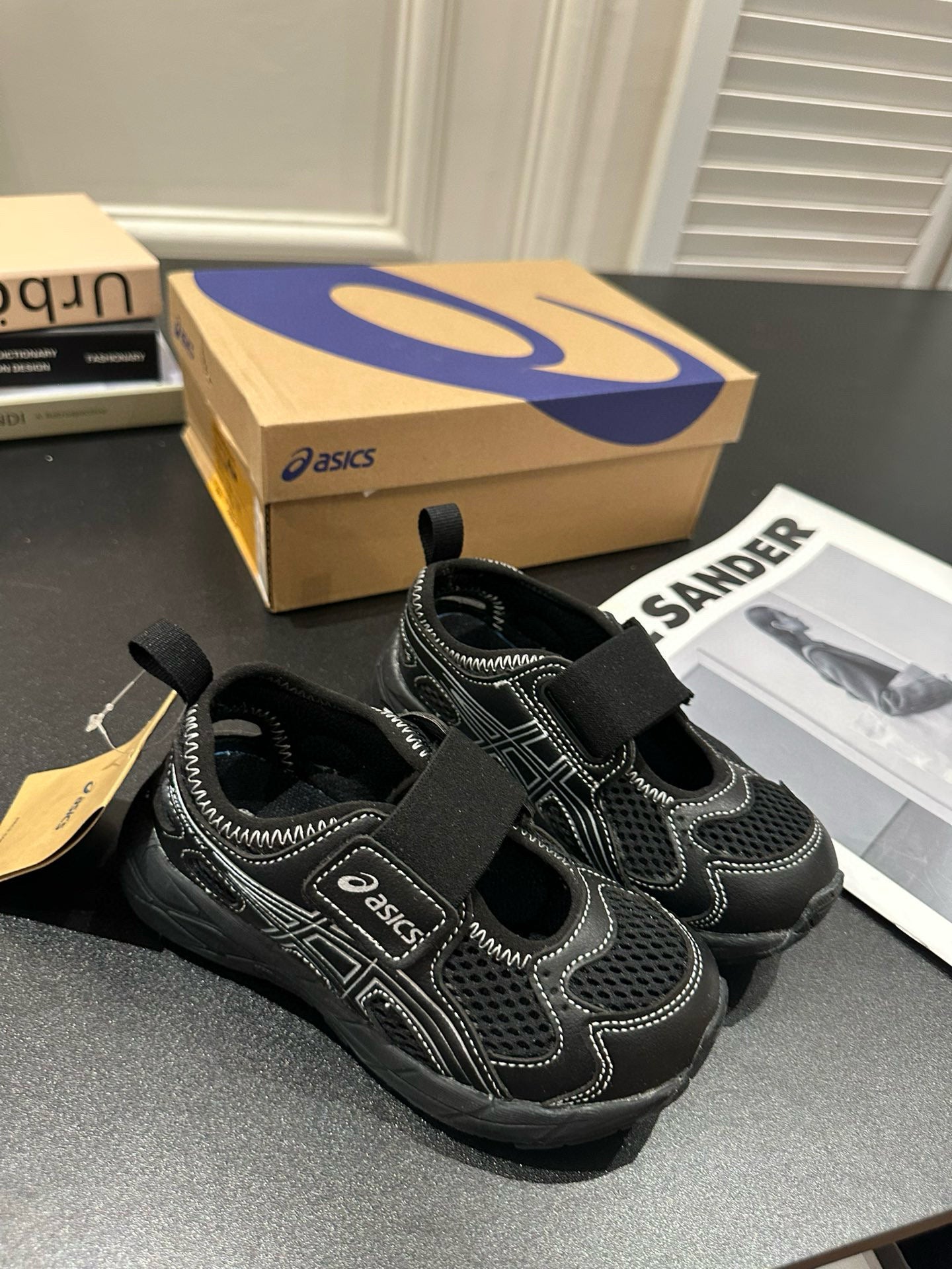 YSS closed toe sandals" black"