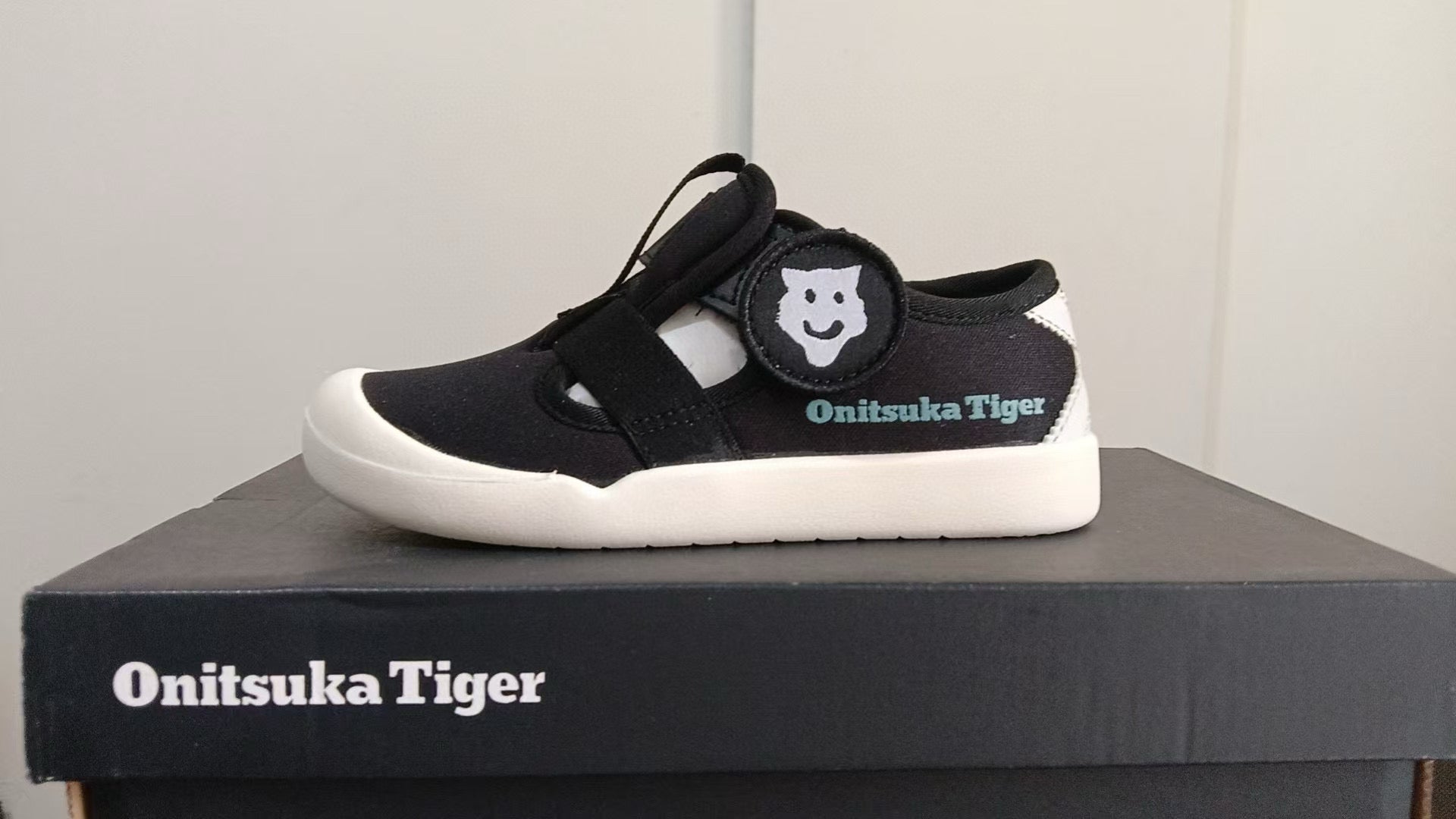 YSS Onitsuka mesh bread head sandals" black"