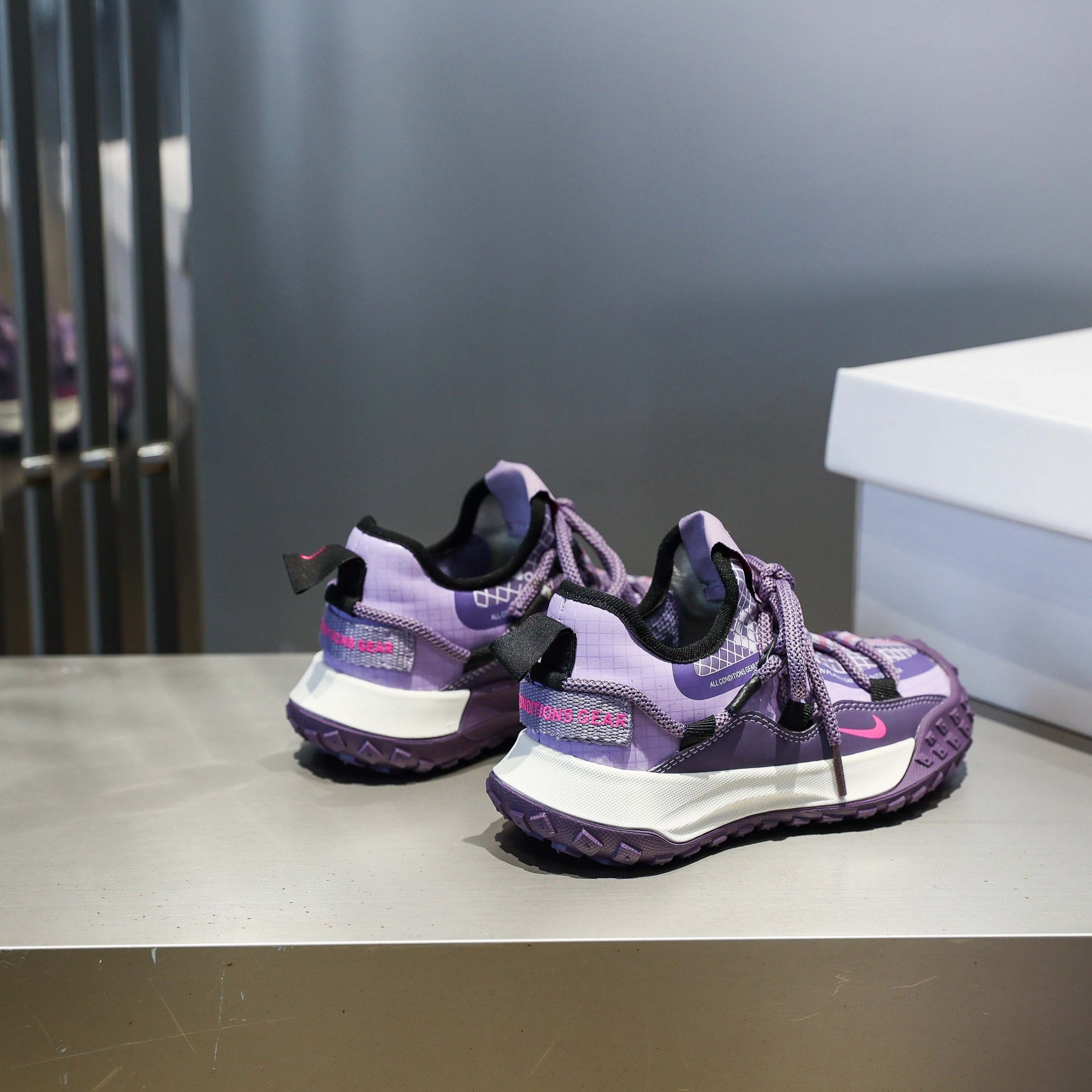 Nike ACG tire-soled hiking shoes " Purple"