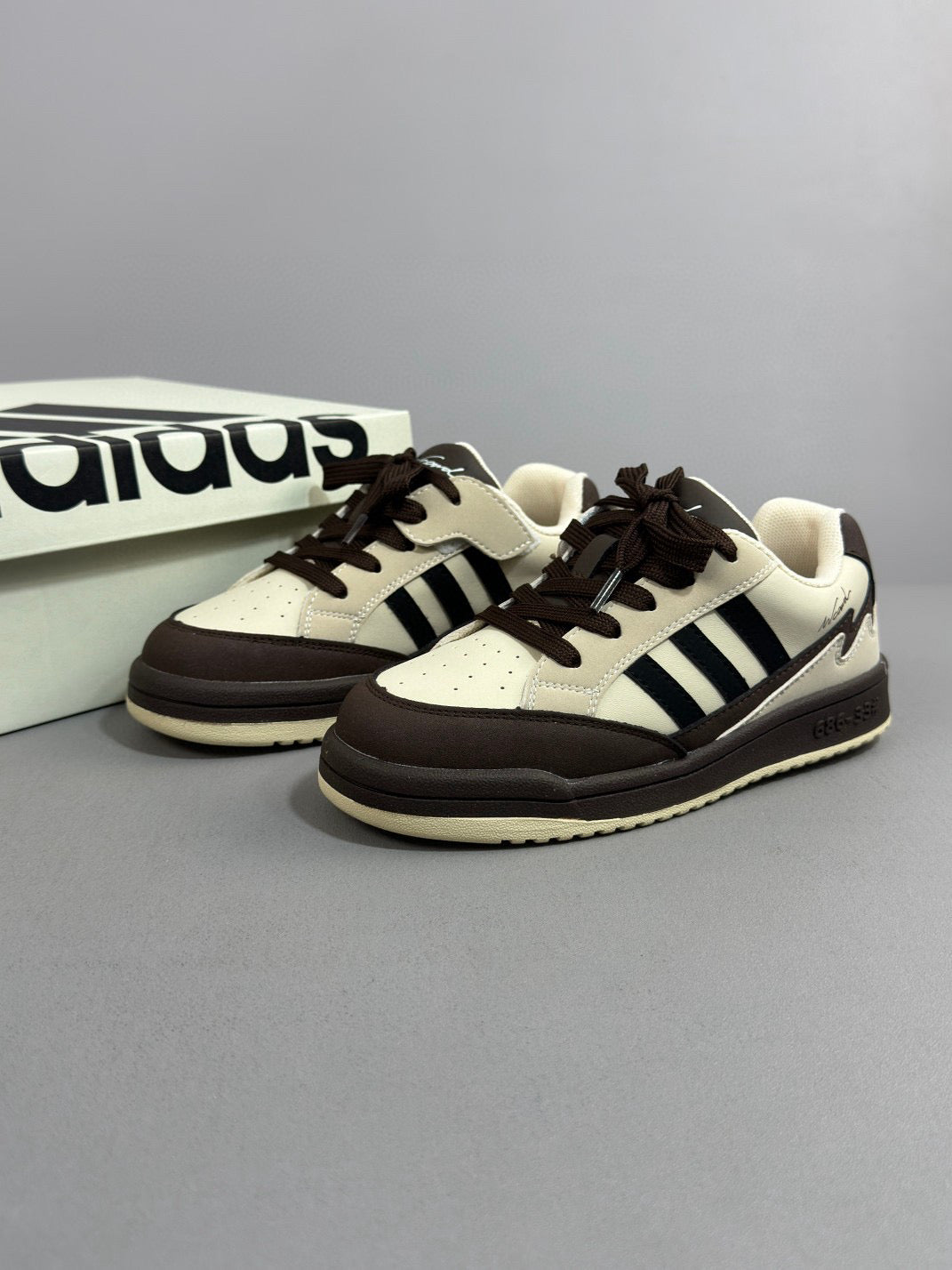 Adidas WCARD ADV classic retro sneakers" cream, brown"