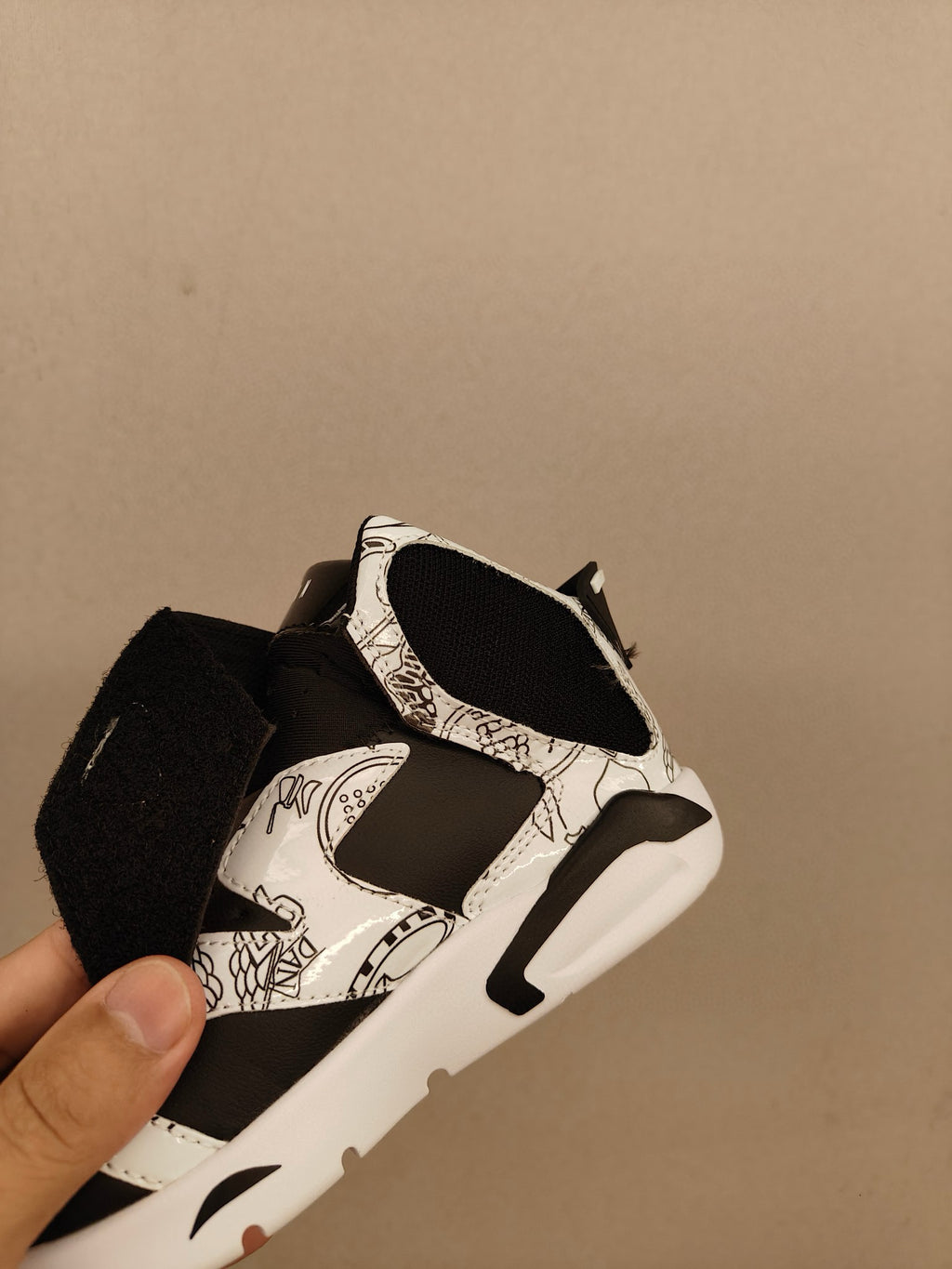 Joe 6 Velcro leather basketball shoes" white, black"