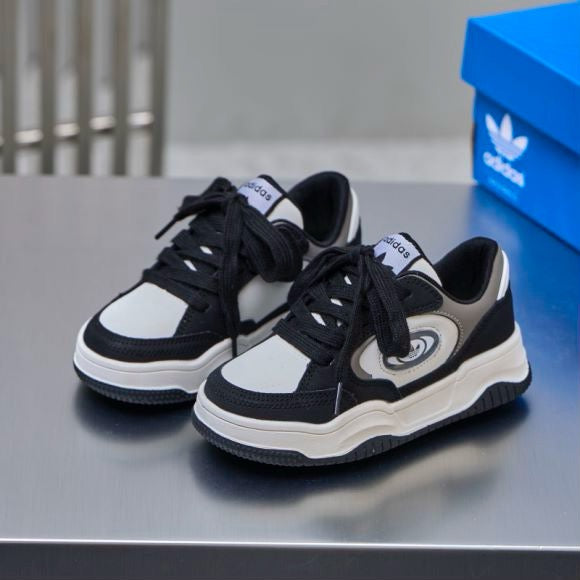 Adidas 2000 sneakers