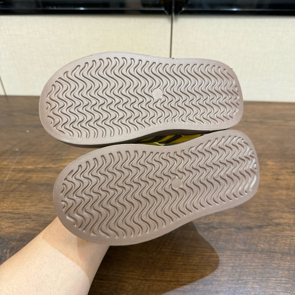 Adidas training invisible Velcro sneakers" yellow, brown"