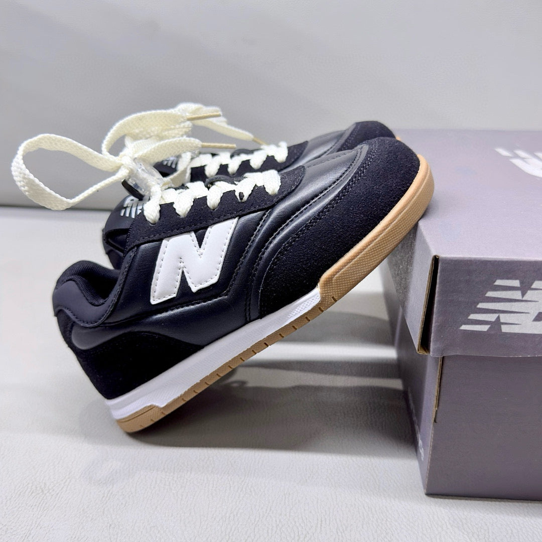 NB URC42LA lace-up buckle children's shoes" black"