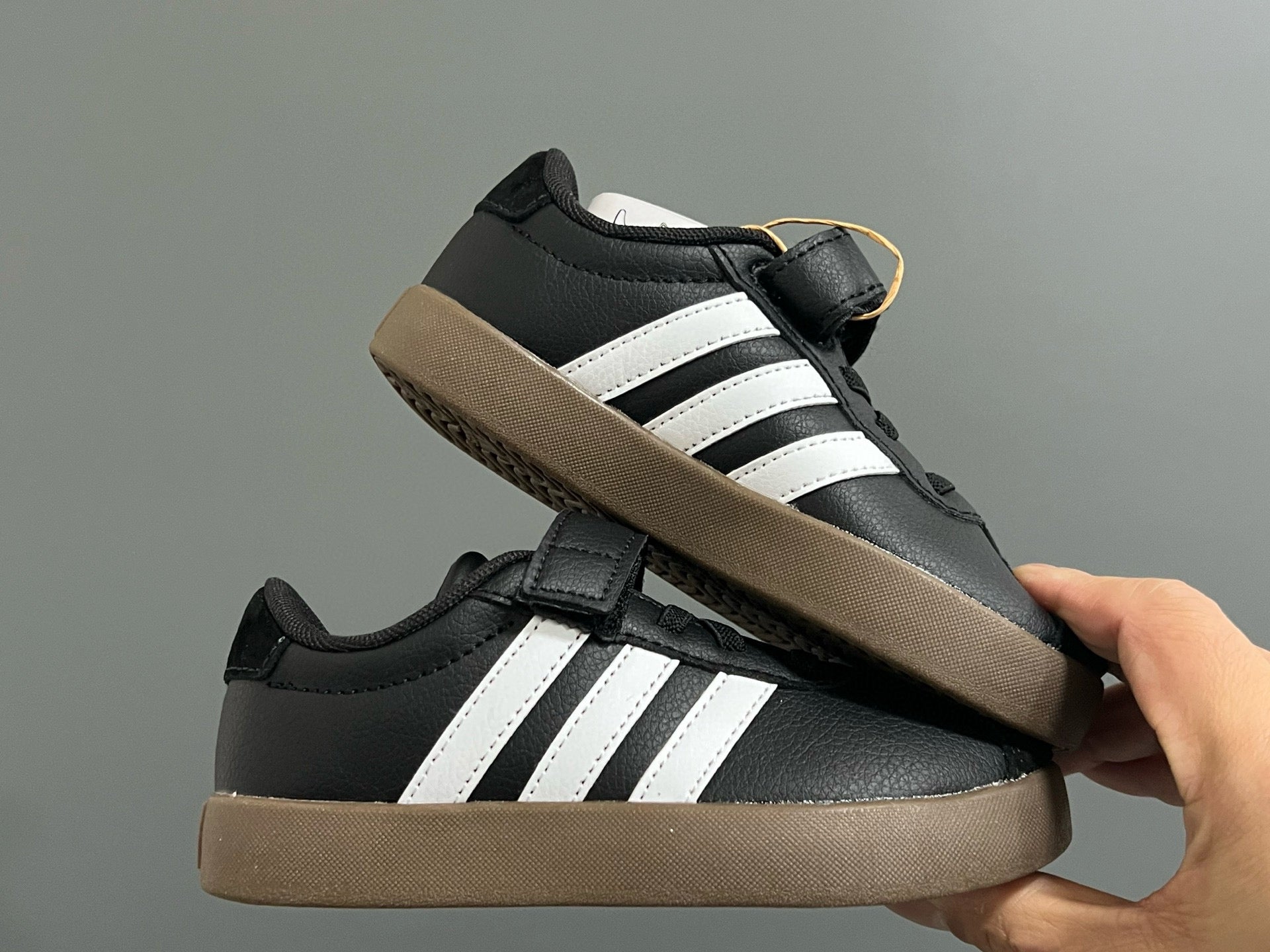 Adidas tennis shoes" black"