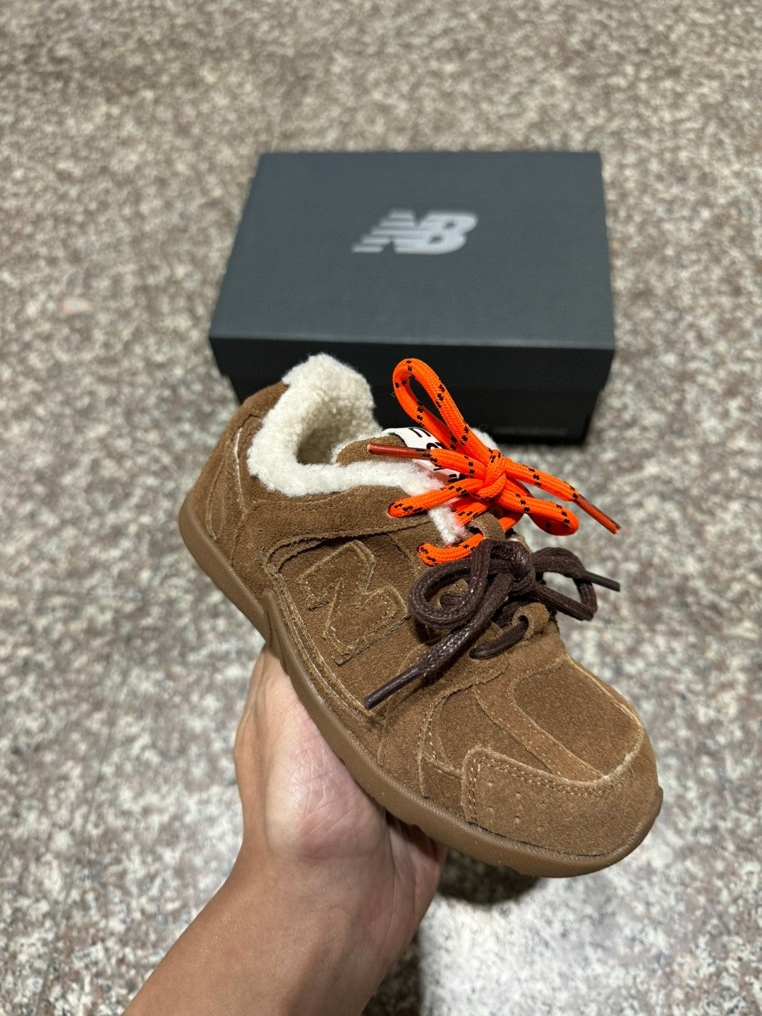 NB 530 miumiu velvet co-branded children's shoes" brown"