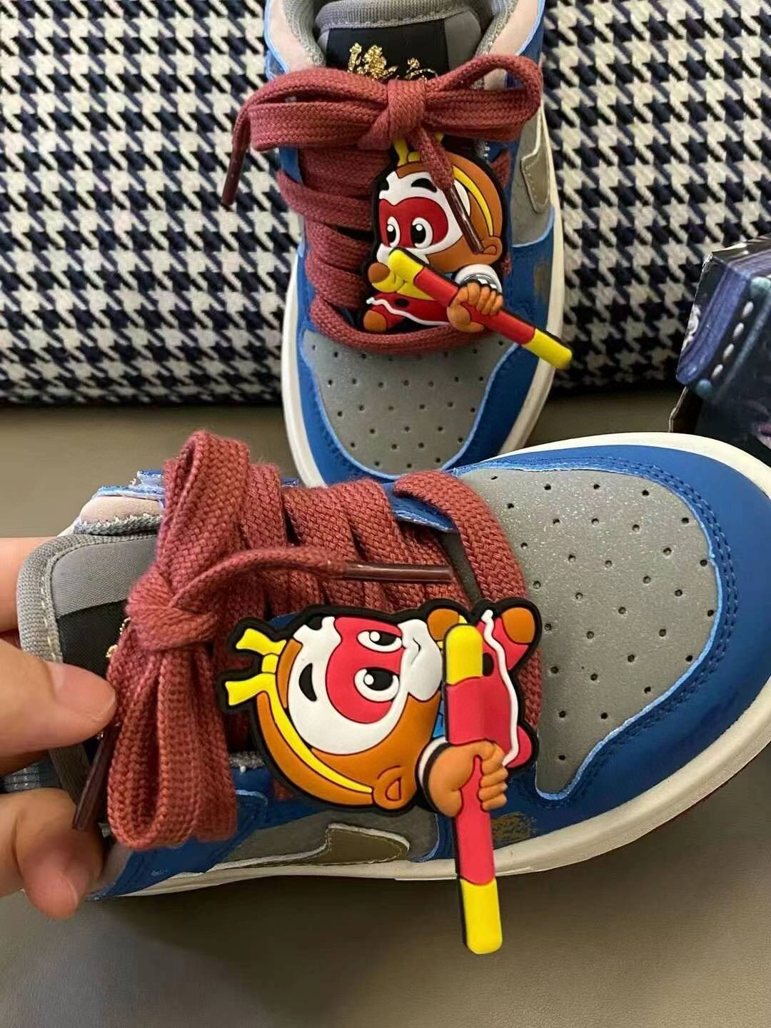 S-shaped low-top co-branded cartoon Velcro" blue"